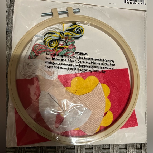 Deer with flowers embroidery hoop kit 8 in x 8 in.. (NWT) - Picture 4 of 4